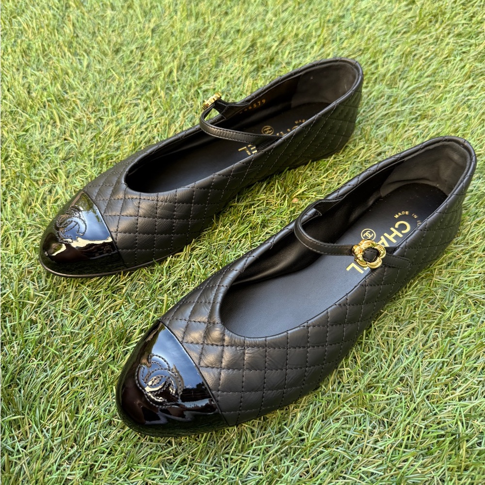CHANEL CC LOGO BLACK LEATHER MARYJANE BALLET FLAT SHOES GOLD BUCKLE QUILTED 39.5 - Picture 8 of 15
